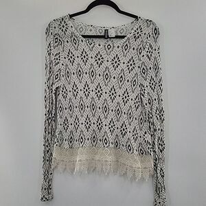 3 For$20 H&M Divide White Top w/ Black design & lace Applicade on bottom sizeS
